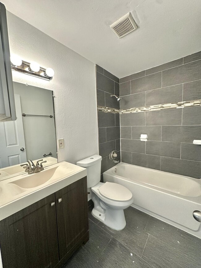 Photo - 210 E Tiffany Dr Unit 1