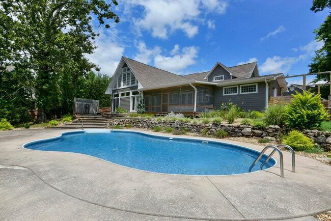 Photo - 2006 W Broadway St