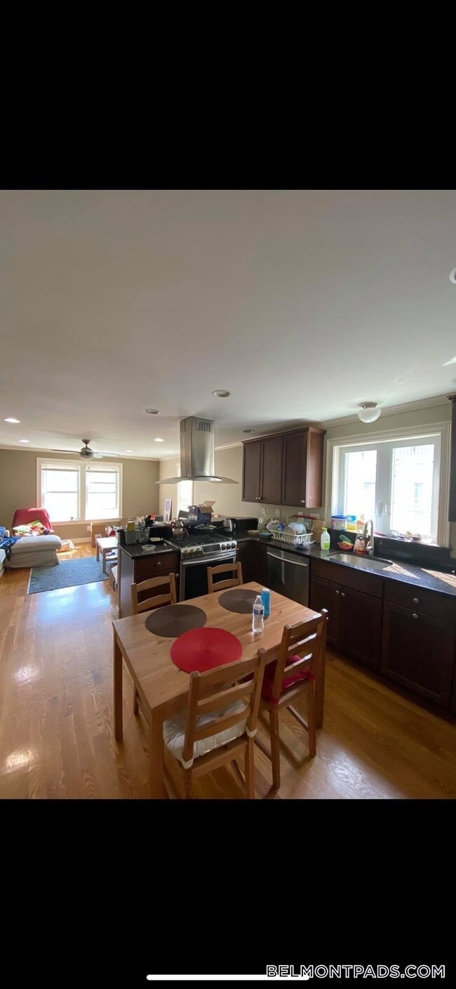 Photo - 622 Trapelo Rd