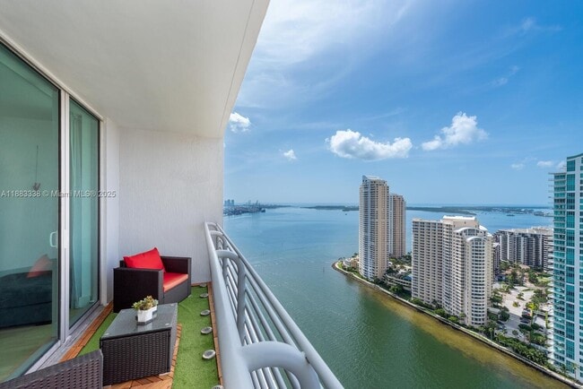 Building Photo - 325 S Biscayne Blvd Unit 3915 Rental