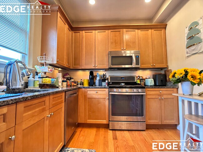 Photo - 40 Carleton St Unit 2