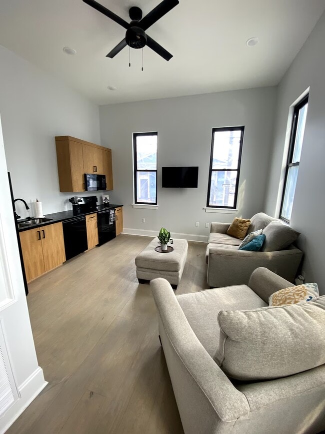 Building Photo - 740 Desire St Rental