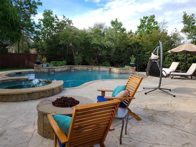 106 W Arbor Camp Cir