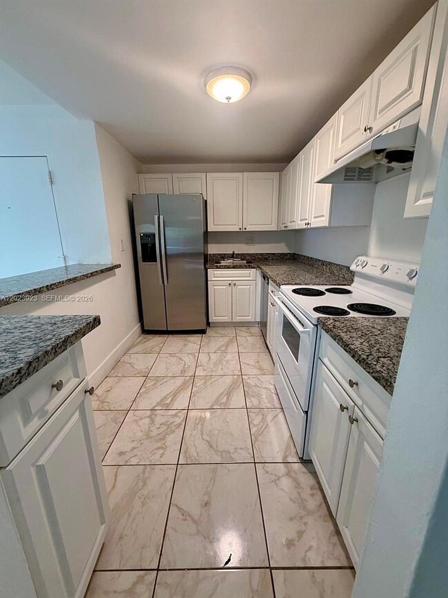 Building Photo - 10393 N Kendall Dr Unit U7