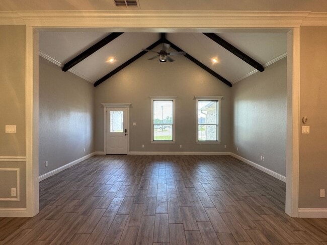 Photo - 205 Meadow Ln