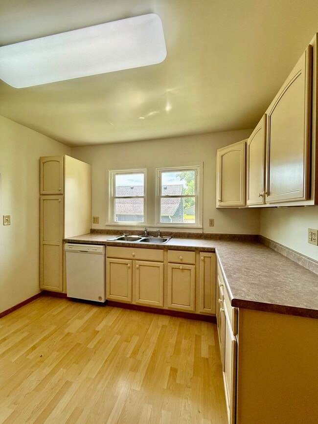 Photo - Charming 2-Bedroom Home Near the Hospital – Pet Friendly!