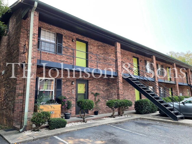 COMFORT, CONVENIENCE AND AFFORDABILITY! Ju... - COMFORT, CONVENIENCE AND AFFORDABILITY! Ju... Apartment Unit 128 Weatherwood 18