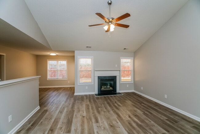Photo - 225 Comet Ct