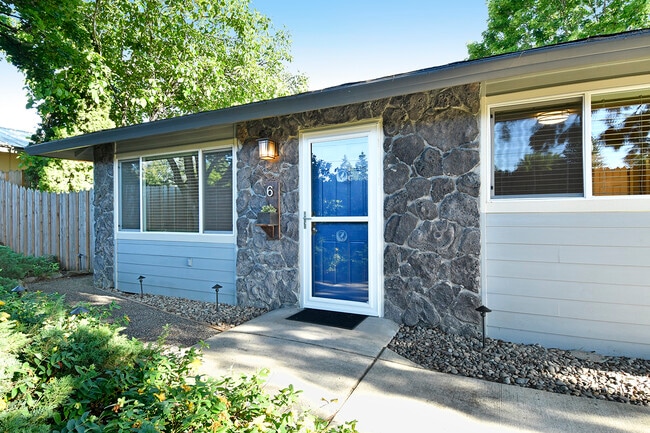 Photo - 8 SE 136th Ave