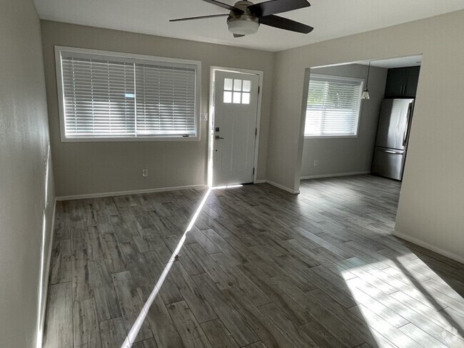 Building Photo - Large 2bed/1 bath located in Mid-Town Rental