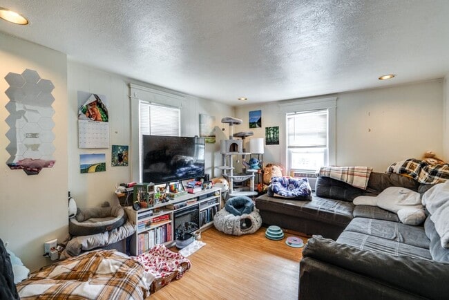 Photo - 313 Power St Unit #3