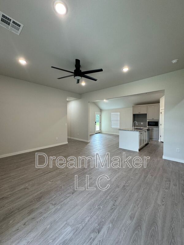 5176 Lily Ln