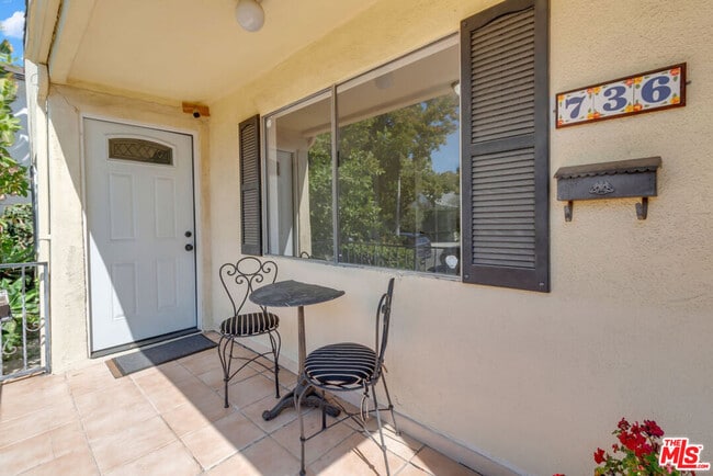 Photo - 736 N Poinsettia Pl