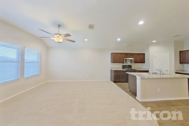 Photo - 1016 Adler Way
