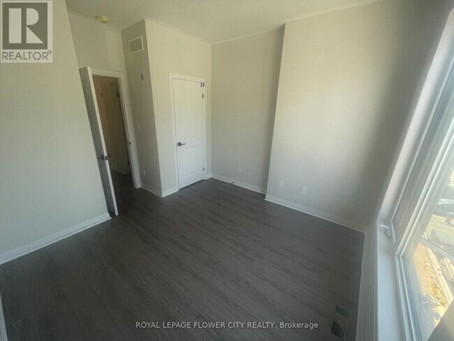 Photo - 25 Isherwood Ave