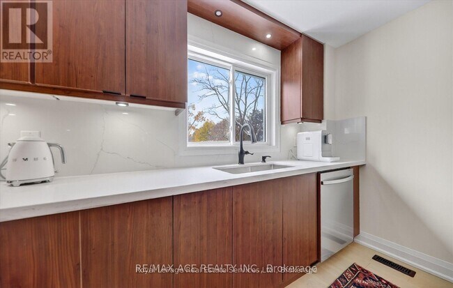 Photo - 100 Brimwood Blvd