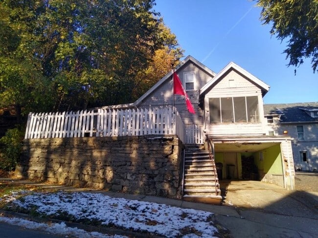 Photo - 115 SW State St House