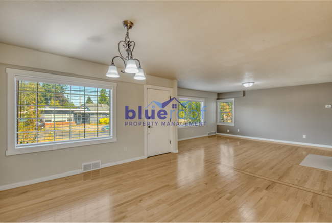 Photo - 10626 NE Knott St