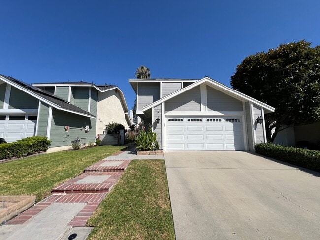 Building Photo - Beautiful Laguna Hills home located just m...
