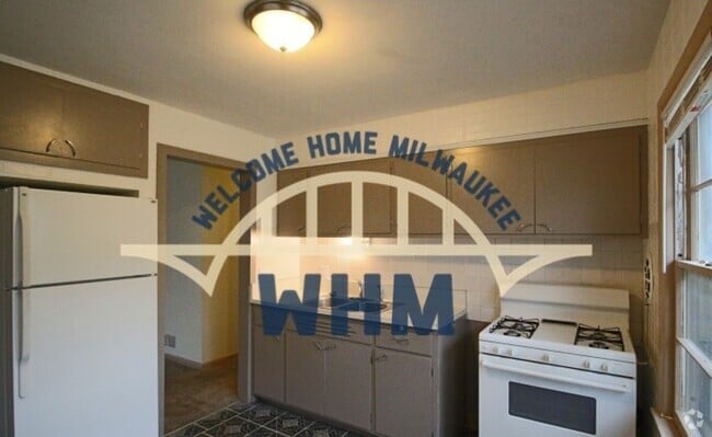 Building Photo - 4074 N 85th St Unit Upper Rental