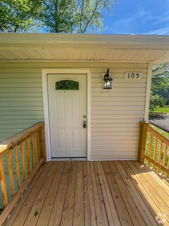 Building Photo - Renovated 2 Bed, 2 Bath Home Off Madison S...