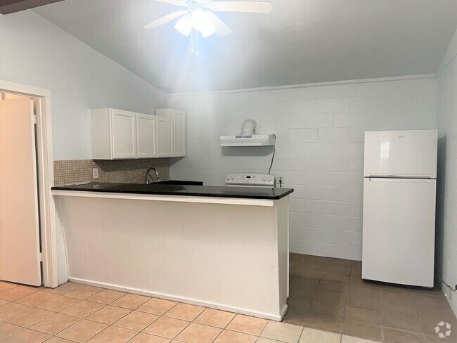 Building Photo - 2609 E Cesar Chavez St Unit 206 Rental