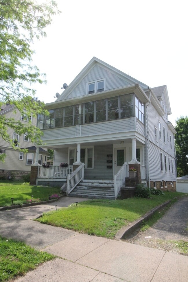 Building Photo - 217 S Whittlesey Ave Unit 2nd floor Rental