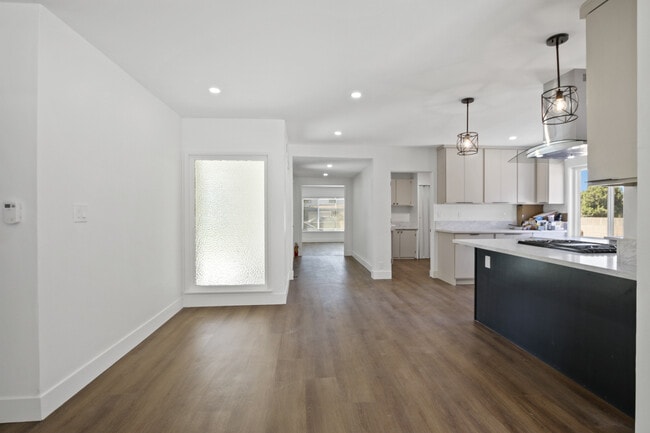 Photo - 8437 Everest St