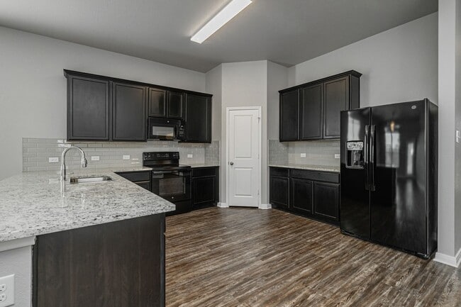 Photo - 521 Fallbrook Dr