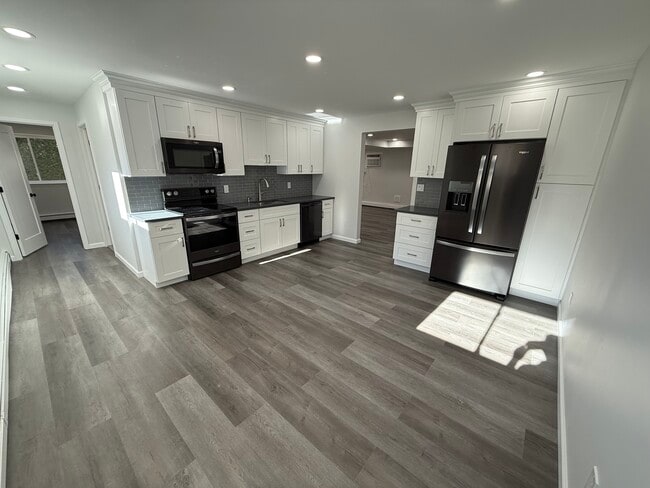 Building Photo - 53 Homeland Dr Unit B