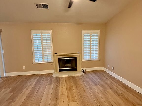 Photo - 520 W Pepper Dr