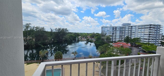 Photo - 1300 NE Miami Gardens Dr Unit 609E