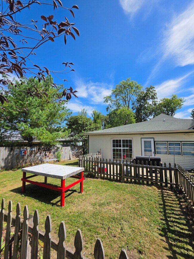 306 S Fairview St