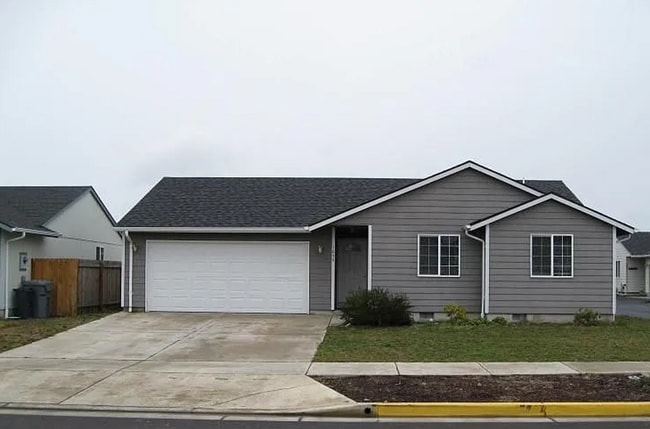 Building Photo - Charming 3 Bedroom 2 Bathroom Home in Quie...