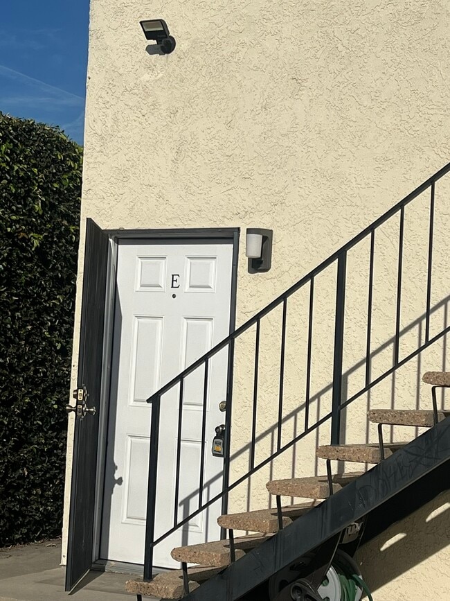 Photo - 232 W Tujunga Ave Unidad E