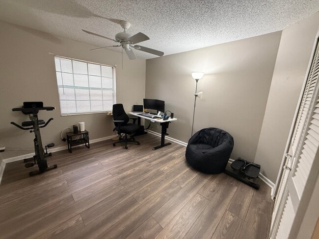 13025 Meadowbreeze Dr