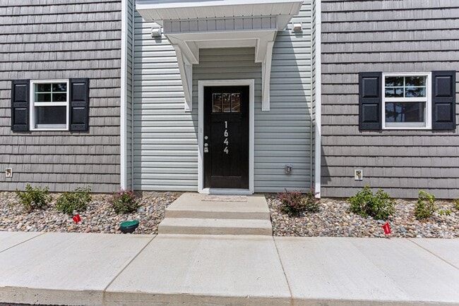 1644 MacIntosh Drive, Unit 1644