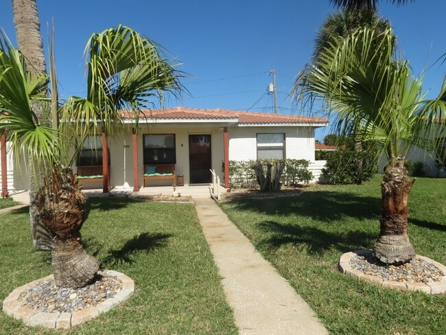 Building Photo - 205 Cardinal Dr