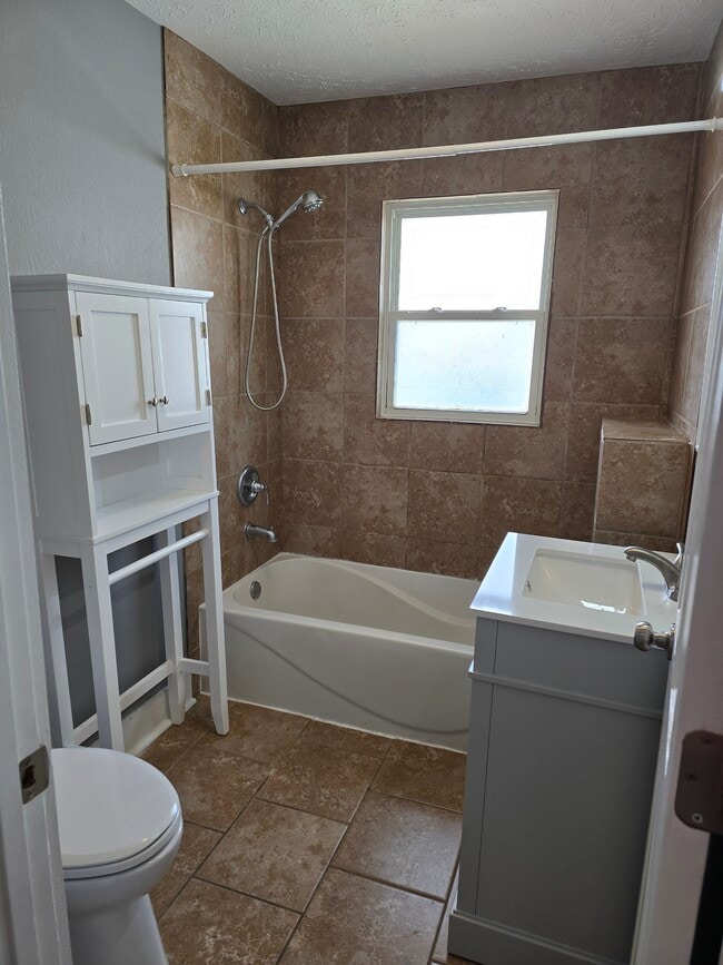 Photo - 746 S Union St