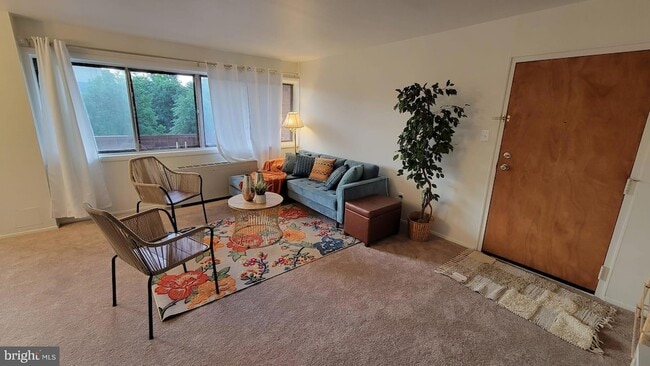 Photo - 1501 S George Mason Dr Unidad 23