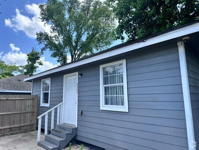 Building Photo - 8507 Lockwood Dr Unit B Rental
