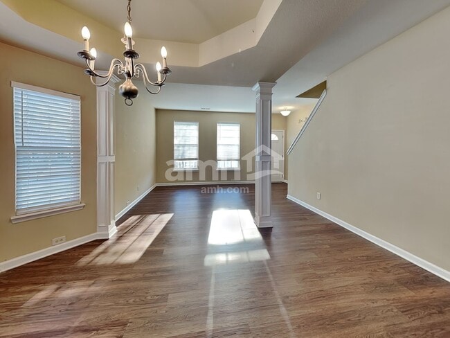 Photo - 2476 Ingleside Dr