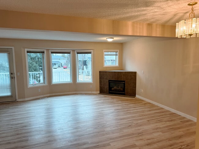 Photo - 586 Regal Pike NE