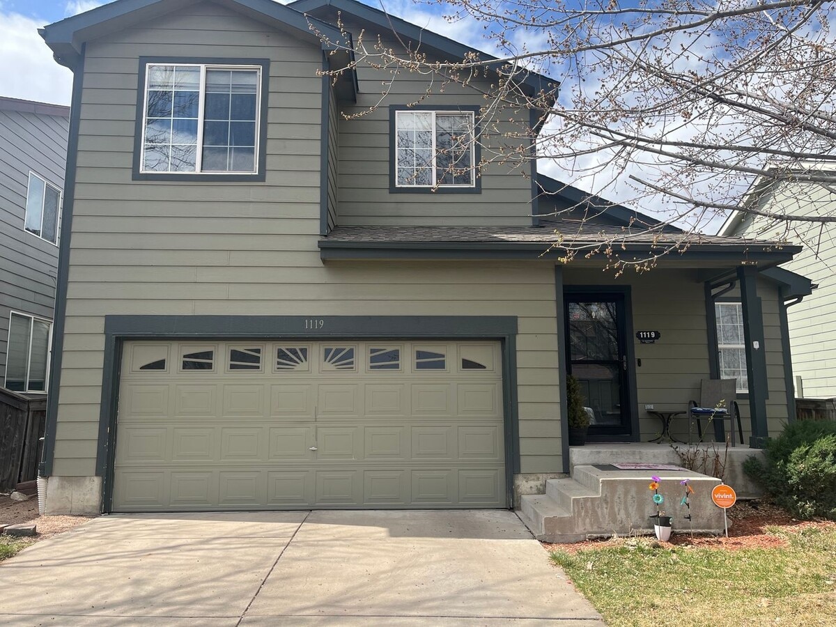 Spacious 3 bedroom 3 1/2 Bath - Spacious 3 bedroom 3 1/2 Bath House