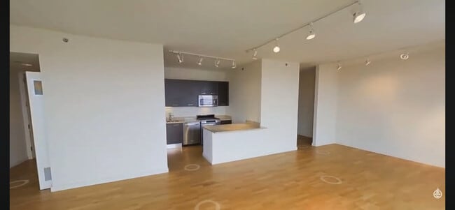 Photo - W 10 Huron St