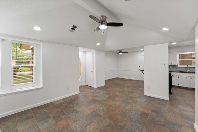 Photo - 2739 Meandering Trail