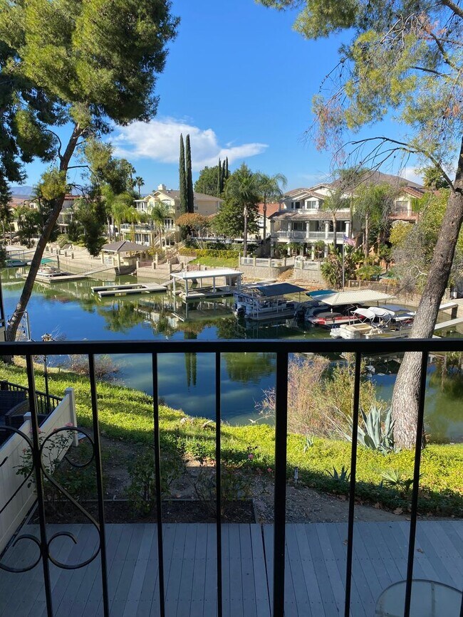 24311 Canyon Lake Dr N