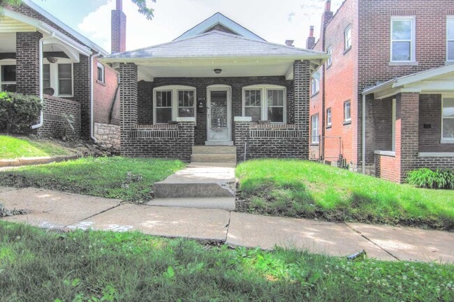 Building Photo - Nicely remodeled 2 bedroom 1 bath home in ...