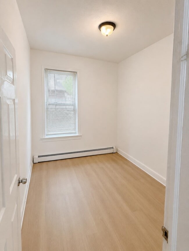 406 WOODLAWN Ave