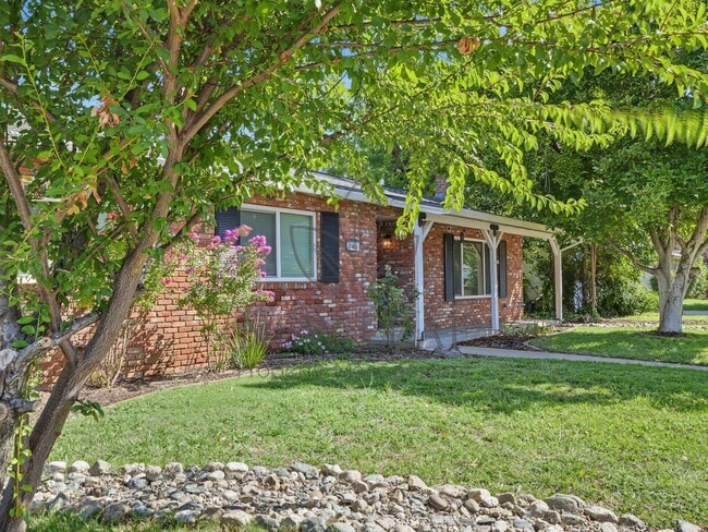 564 Estate St